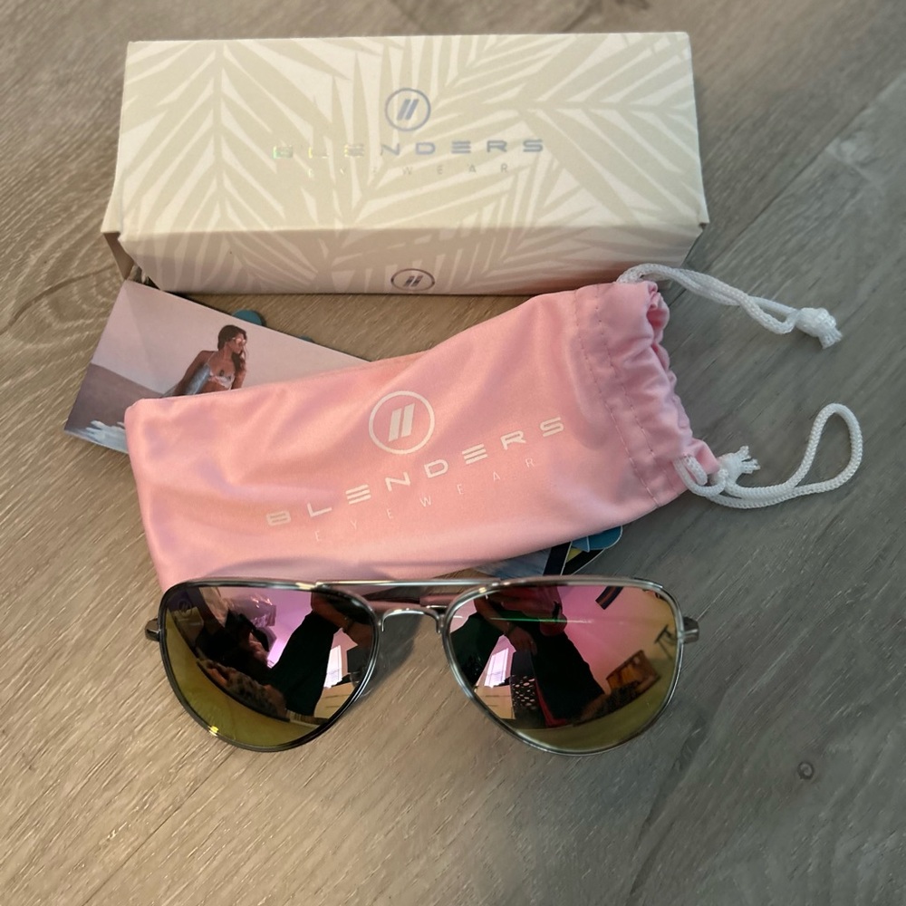 Blenders eyewear aviators. NEW.